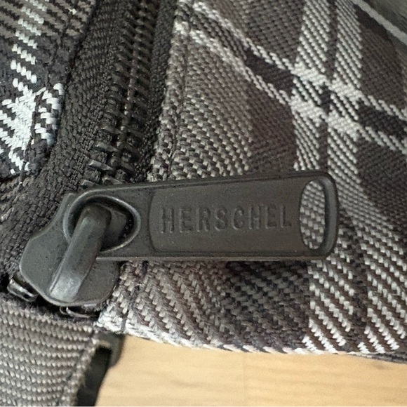 Herschel Supply Co  Fifteen Fanny Pack Grey Plaid Canvas Hip Belt Waist Bag - Picture 3 of 7